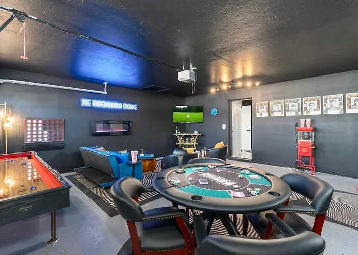 1920s Speakeasy, Cooled Pool, Games, 5min Old Town *