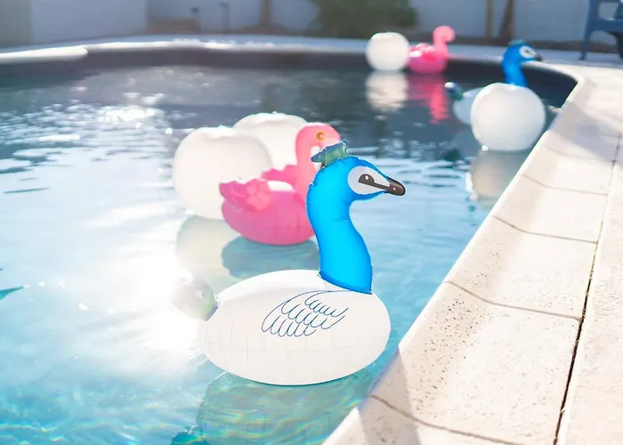 1920s Speakeasy, Cooled Pool, Games, 5min Old Town Holiday home