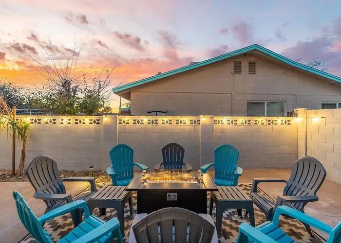 Holiday home 1920s Speakeasy, Cooled Pool, Games, 5min Old Town *
