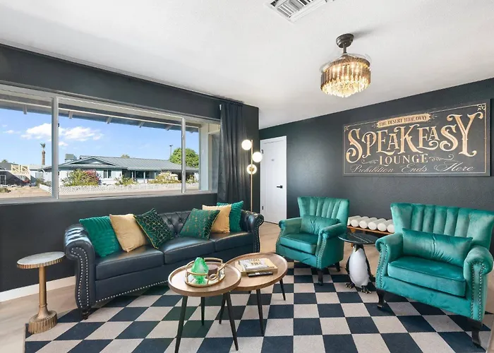 1920s Speakeasy, Cooled Pool, Games, 5min Old Town Holiday home *