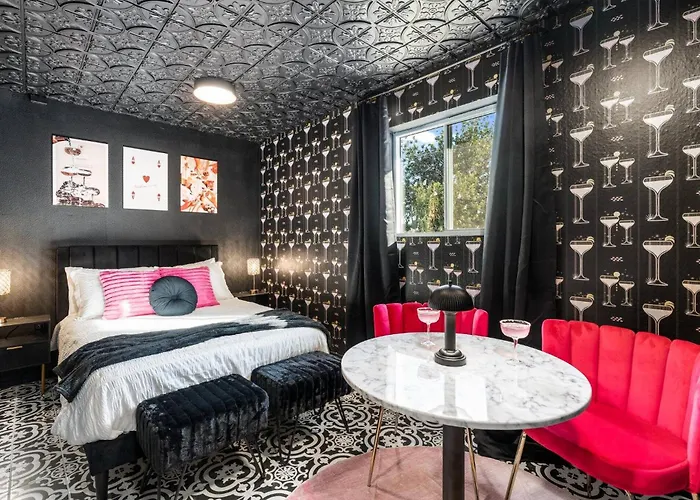 1920s Speakeasy, Cooled Pool, Games, 5min Old Town Holiday home Scottsdale