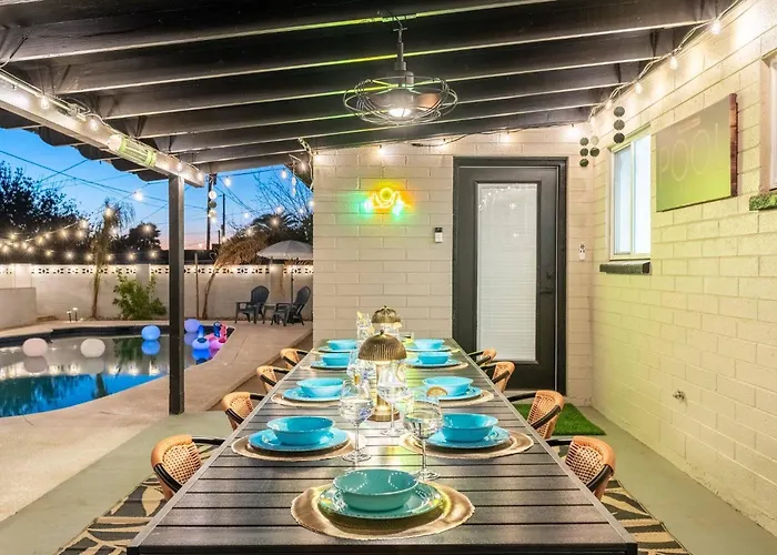 1920s Speakeasy, Cooled Pool, Games, 5min Old Town *